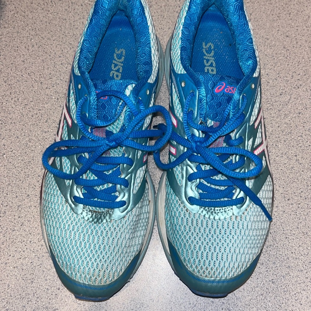 Teal blue ASICS running shoe size 6.5